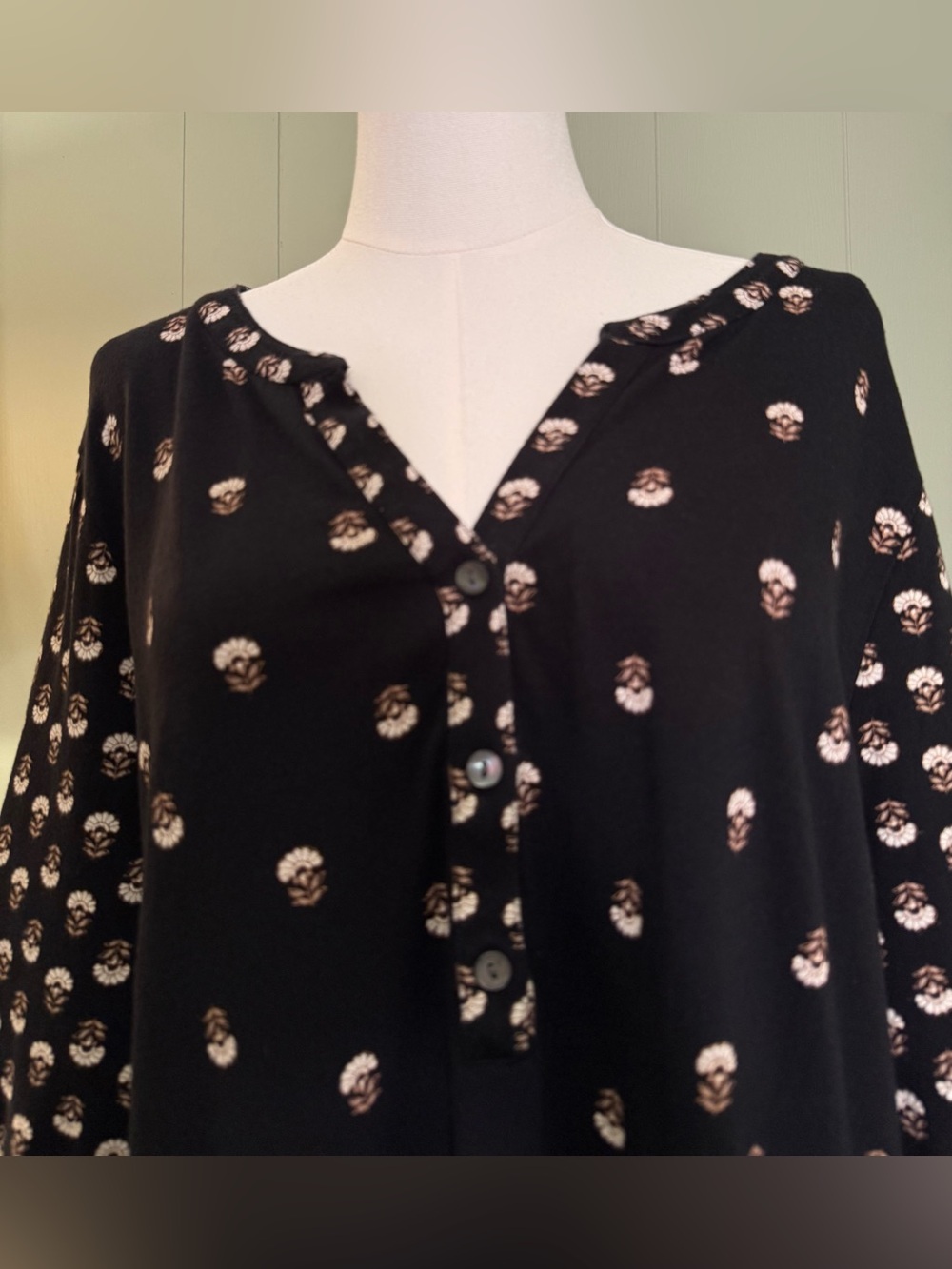 J. Jill Pure Jill  Black V-Neck Tunic with Cream Floral Dot Print Size XL